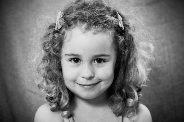 Photo petite fille, noir et blanc