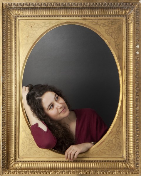 Portrait jeune avec cadre doré