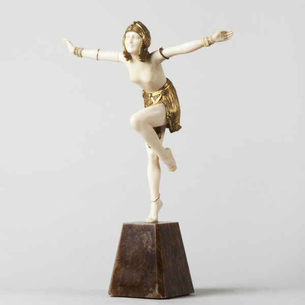 Danseuse en ivoire