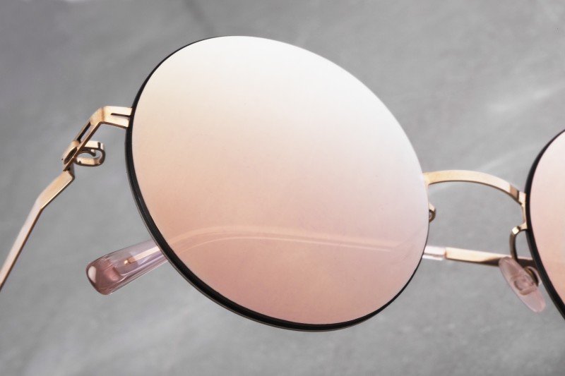 Nature morte lunettes marbre
