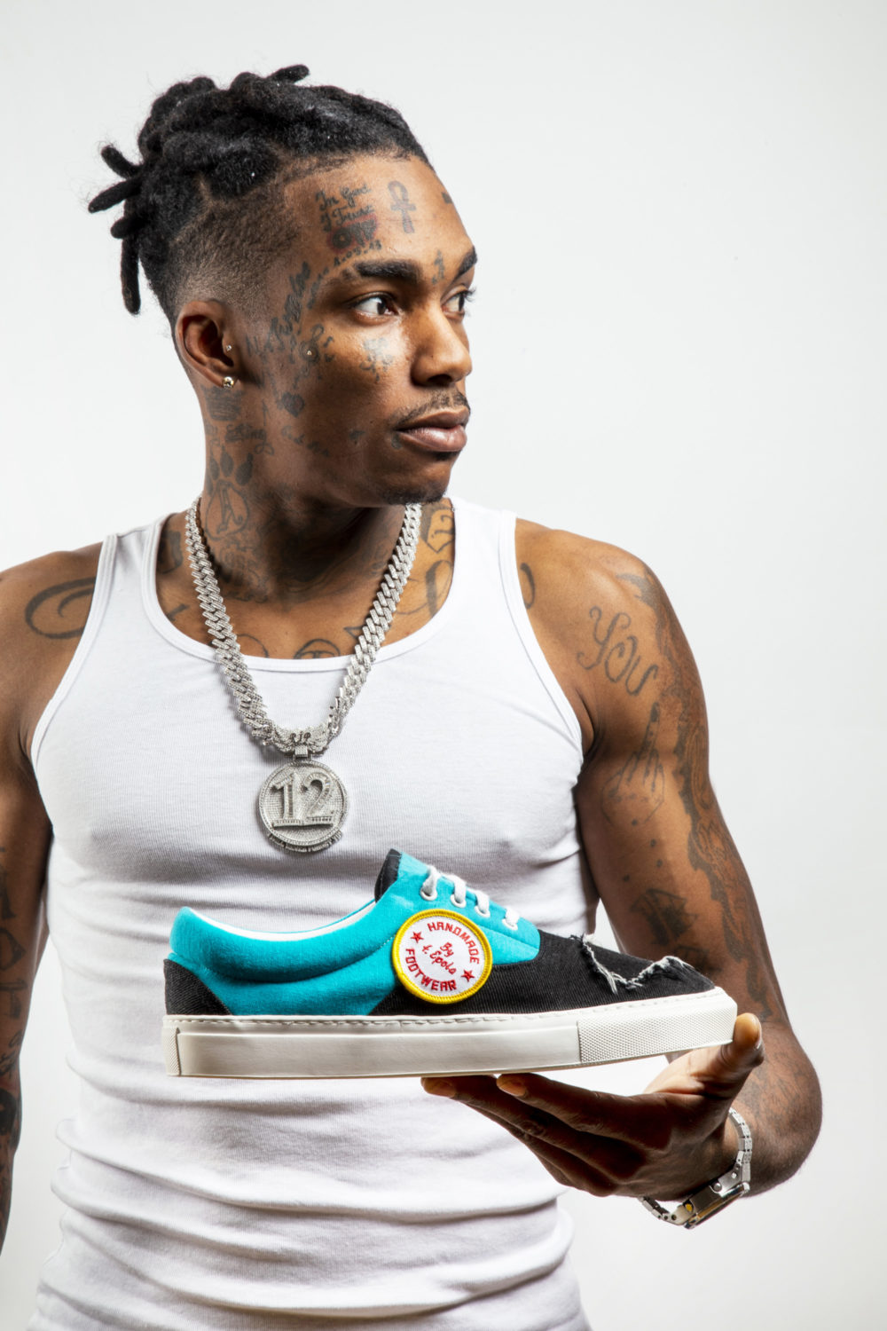 photographe-mode-toulouse-mannequin-baskets-profil