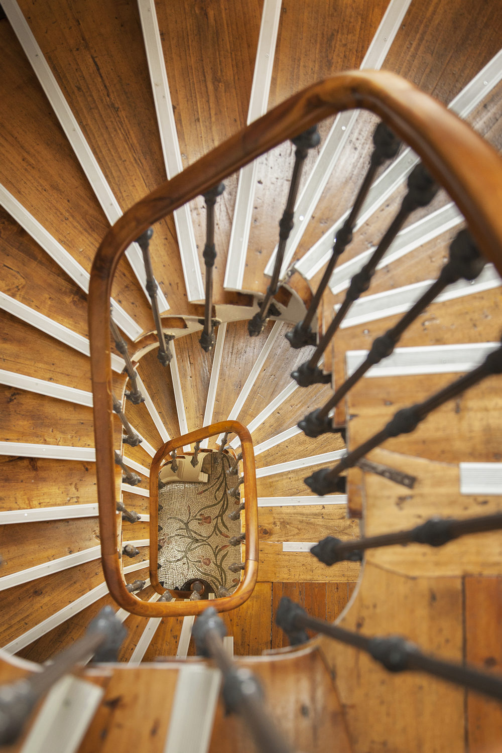 Photographe-immobilier-Toulouse-escalier-bois-art-nouveau